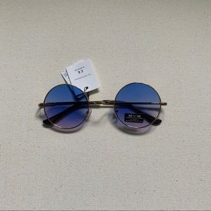 ‘Ozzy’ sunglasses in Blue🪁